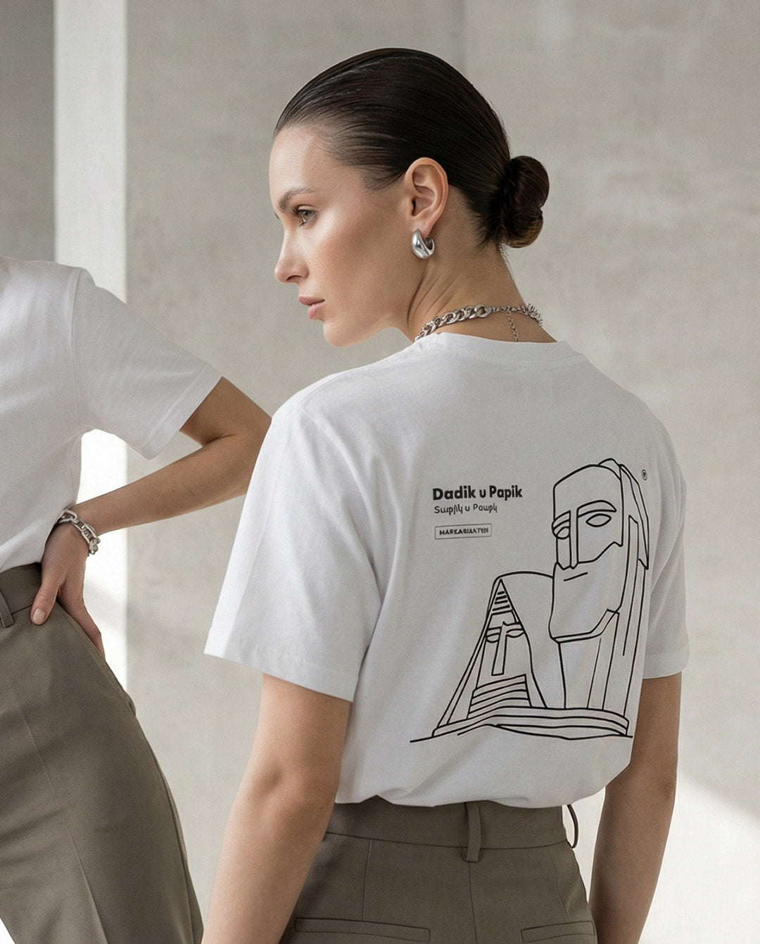 Vue de face du t-shirt Dadik u Papik Markarian Paris